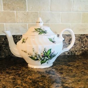 Fine bone China tea pot